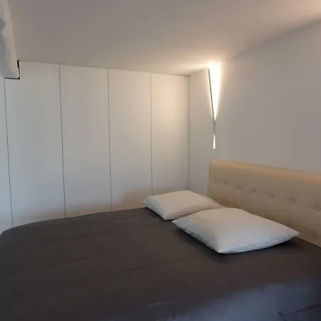 Opera Lieu Unique Apartament *