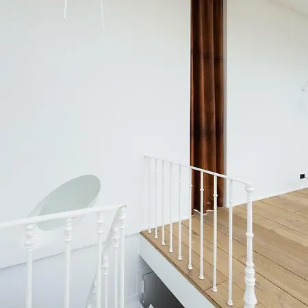 オペラ リュー ユニーク アパート